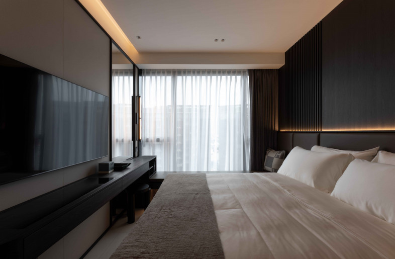 The attention to alignment and proportion allows for a clean and sleek interior to wind down at the end of the day. - Ng Ci En