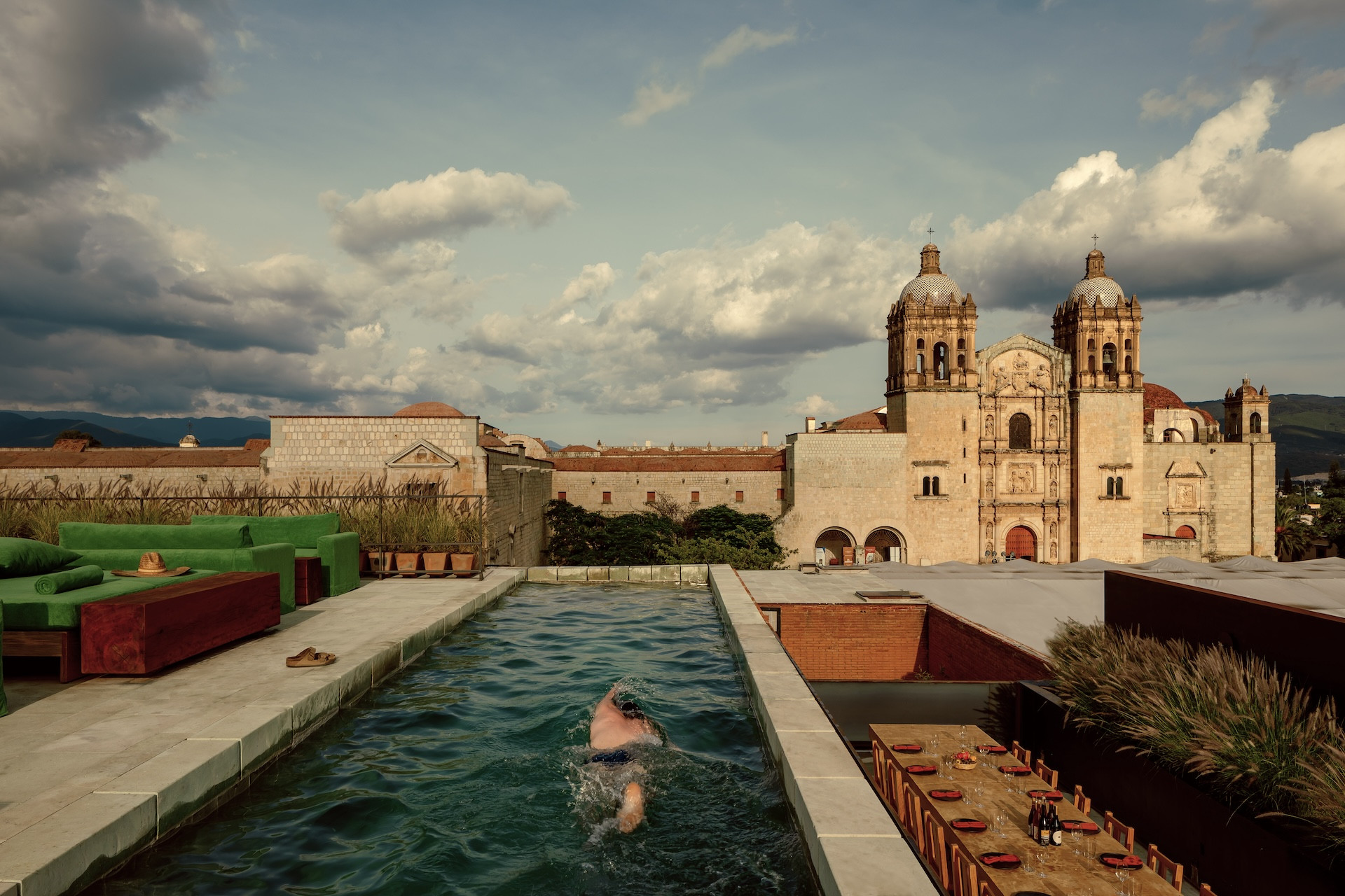 https://d1tm14lrsghf7q.cloudfront.net/public/media/133035/conversions/%C2%A9-Ce%CC%81sar-Be%CC%81jar_HotelOtroOaxaca_25-cover.jpg