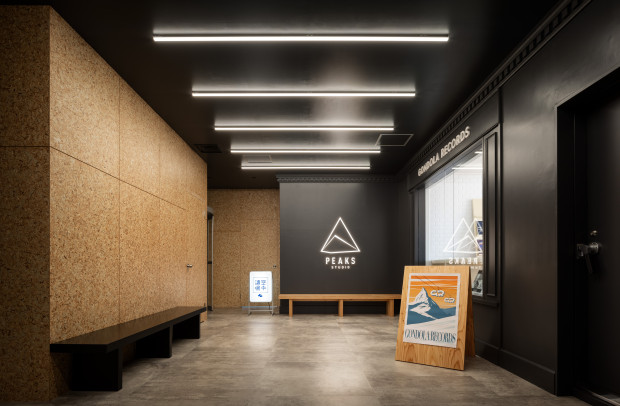 studio entrance - Tomooki Kengaku Photography