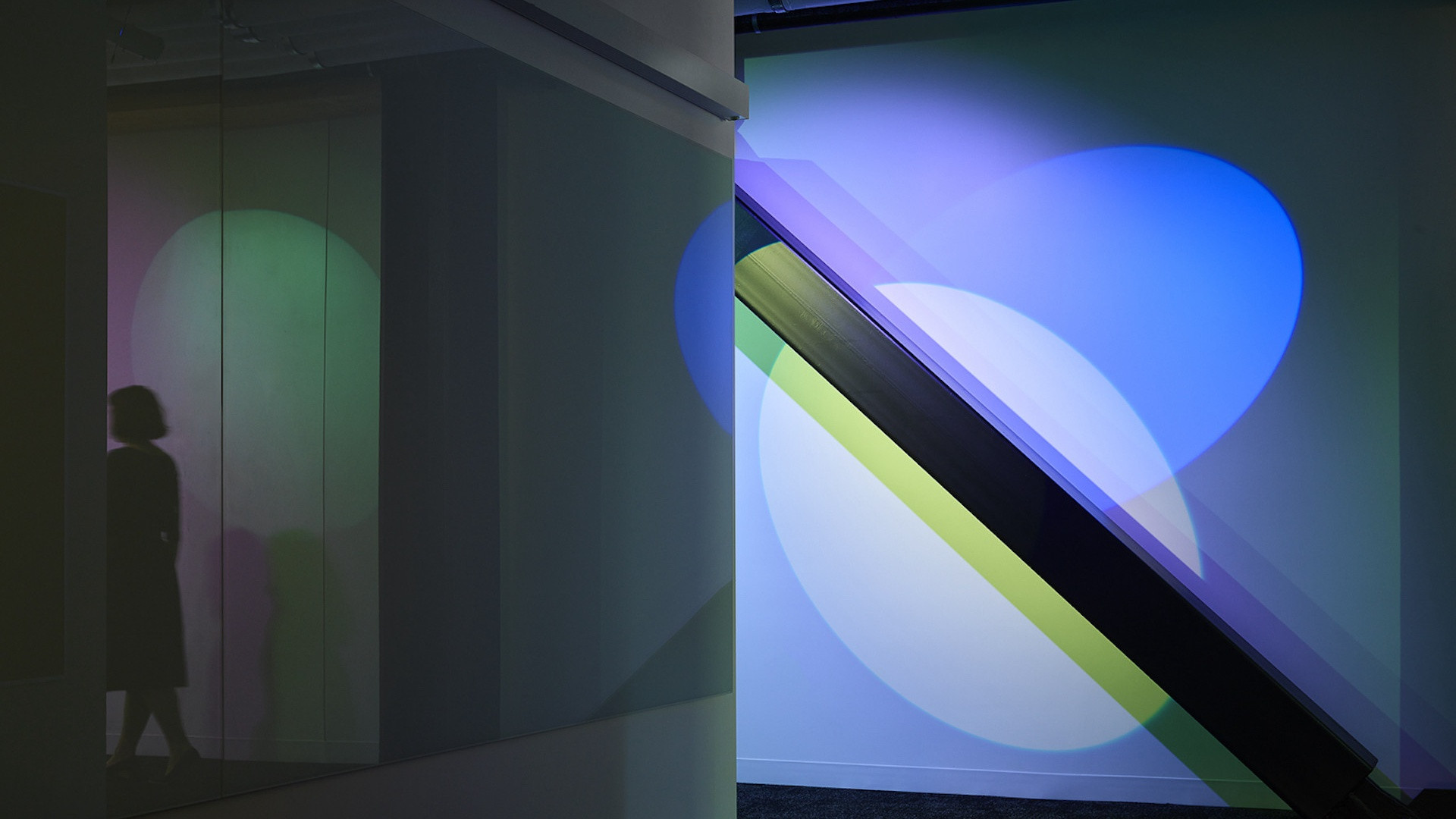 Frameweb | The immersive office: 4 workspaces with interiors activated ... - Immersive Four Minutes Office Creative