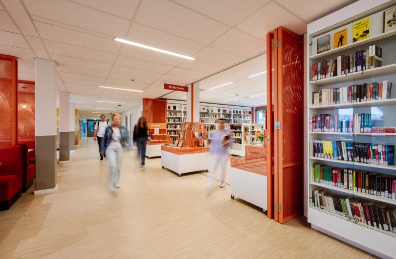 Library folding doors during opening hours - Interior design Northgo College - KuóStudio - Photography by Sven Verbruggen