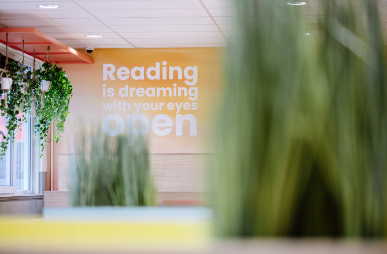 Reading is dreaming with your eyes open - Interior design Northgo College - KuóStudio - Photography by Sven Verbruggen