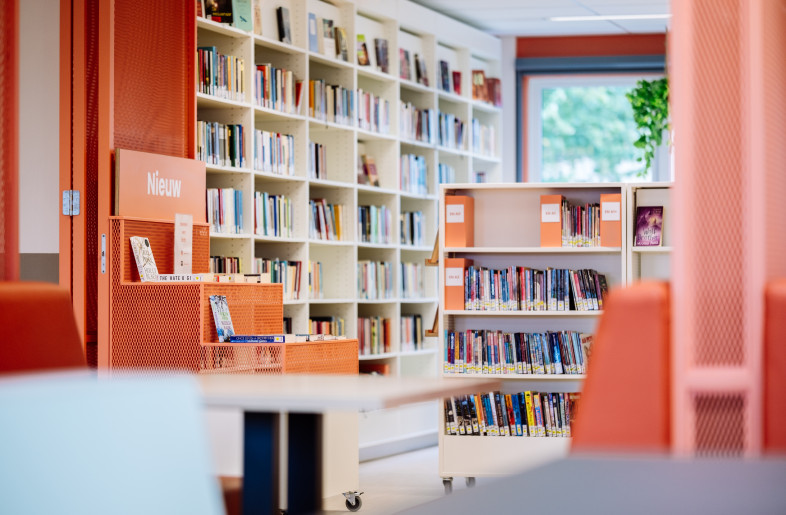 Detail photo of school library - Interior design Northgo College - KuóStudio - Photography by Sven Verbruggen