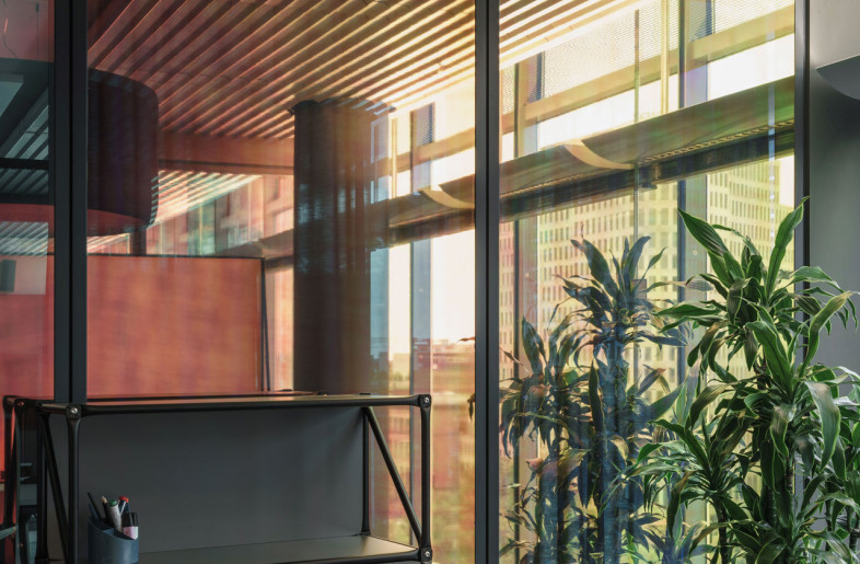 Das neue Office von d-fine bietet seinen Mitarbeitenden eine attraktive Arbeitsumgebung, unterstützt ihre agile Arbeitsweise und auch die Kunden spüren den ganz eigenen Vibe: d-fine mit einer Prise Berlin. - Peter Margis