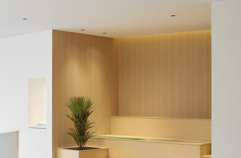 waiting area - Yang Junning