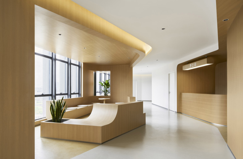 waiting area - Yang Junning