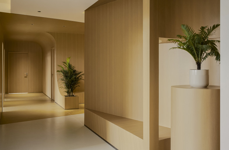waiting area - Yang Junning