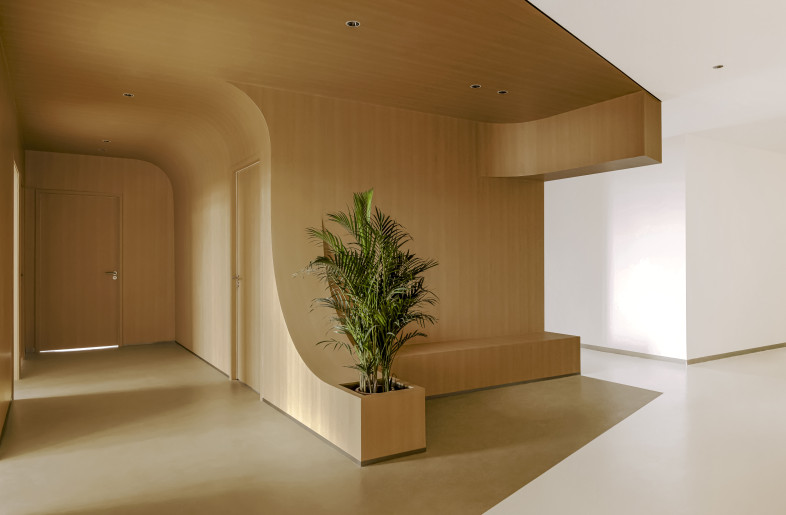 waiting area - Yang Junning