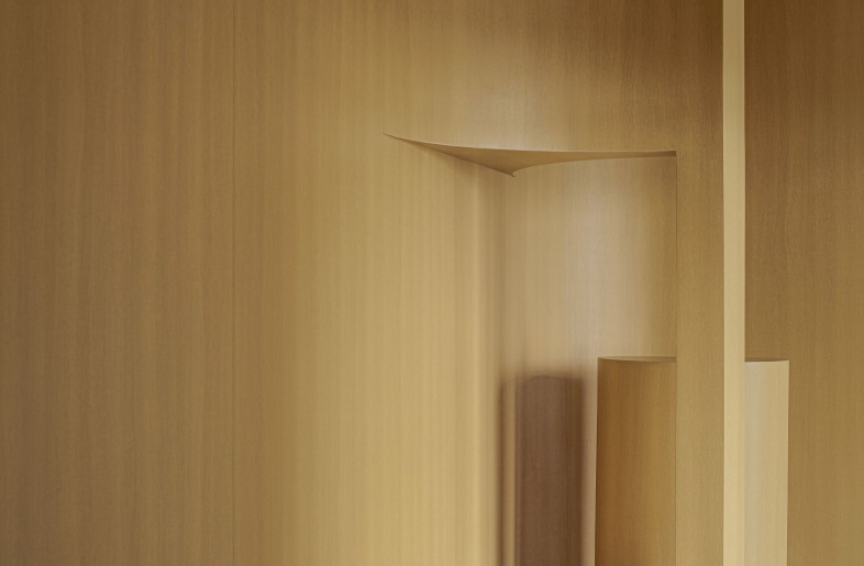 waiting area - Yang Junning