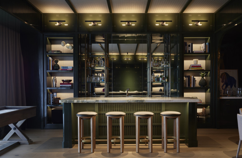 Bar - Fernando Marroquín