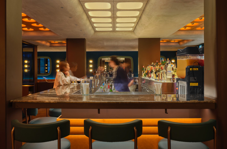 Bar - Mr.Adisorn Ruangsiridecha