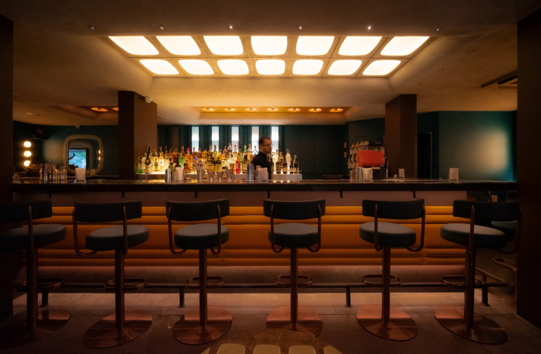 Bar - Mr.Kijtanes Kajornrattanadech