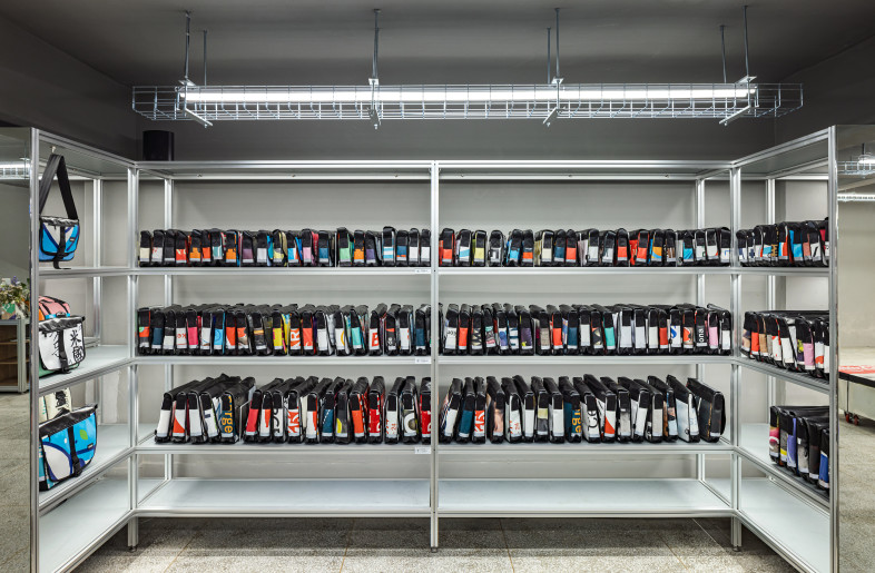 Bag display case - Chio Yongjoon