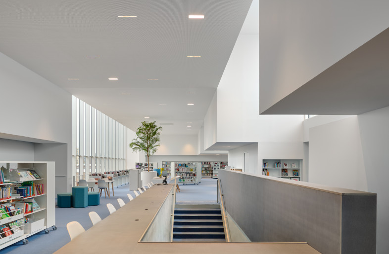 Library - Eugeni Pons