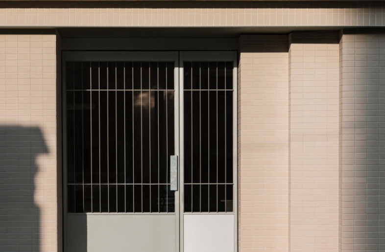 The exterior is a modern reinterpretation of the look of past houses to blend in naturally with the neighborhood. - orosy studio