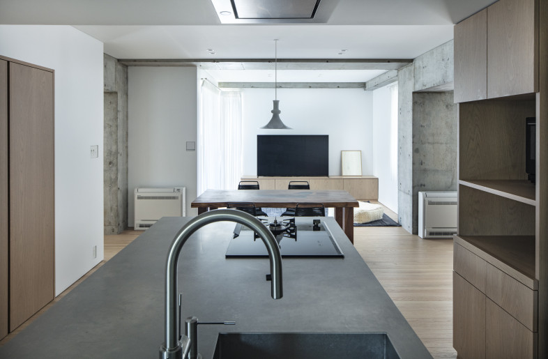 For the young client family who both work, an open kitchen that can be used by the whole family was desirable. - Kenta Hasegawa