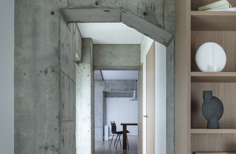 Corridor from the main bed room to living room - Kenta Hasegawa