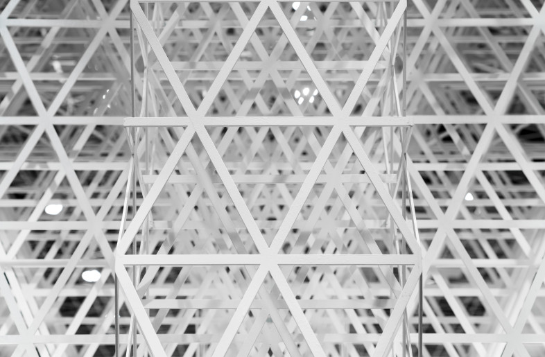Detail of the Grids　 Expressing the fineness of woman's bare skin and also the light and shadow created by layering makeup. - Shanghai Sizhu Photography Ltd.