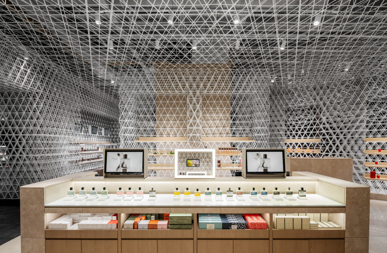 Perfume Area　 The products on the display units stand out beautifully by surface illumination. - Shanghai Sizhu Photography Ltd.