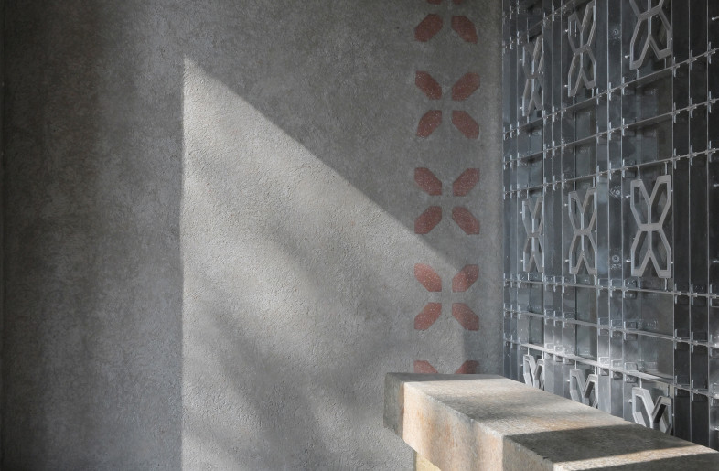 At the portico, cool flagstone pavement invites passers-by for a rest and chat, evoking a nostalgia of embracing the tittle-tattle at one's grandparents' doorstep. - Xiaodong Xu