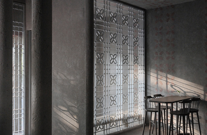 Gently pushing open the door, you walk towards a transparent metal screen with a floral pattern, which communicates the interior and exterior spaces. - Xiaodong Xu