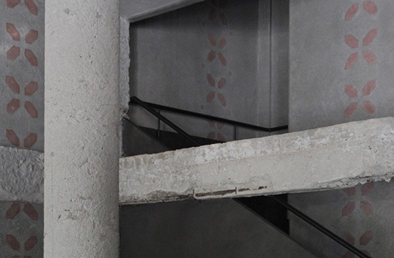 Gritty concrete beams and columns are indifferently bare, which serve as both structure and "installation". They collide and merge in the interwovenness, showcasing the primitive power and connection of the architectural construction. - Xiaodong Xu