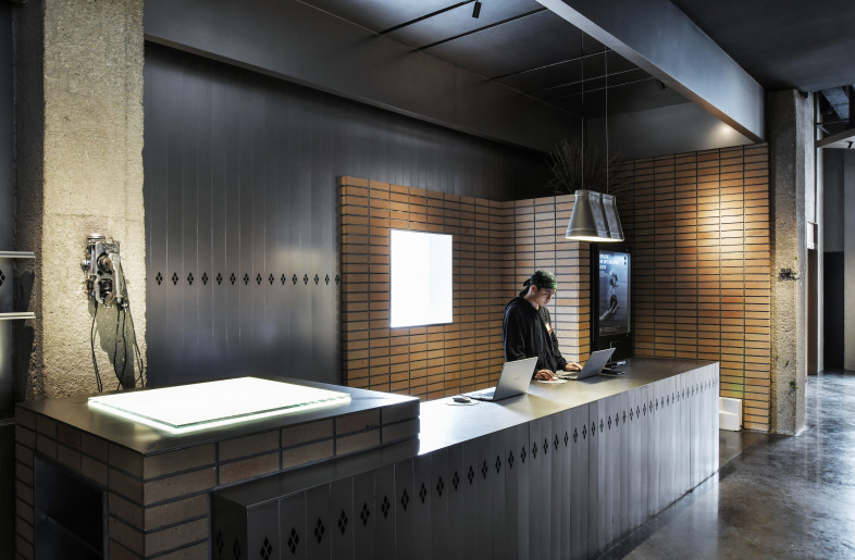 The lobby - Xiaodong Xu