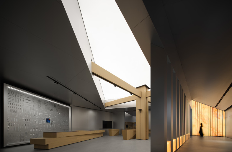 Cutting, which creates new meanings and experiences at the visual and perceptual levels, is an architectural technique that reshapes the boundaries and connotations of space here. - Interior