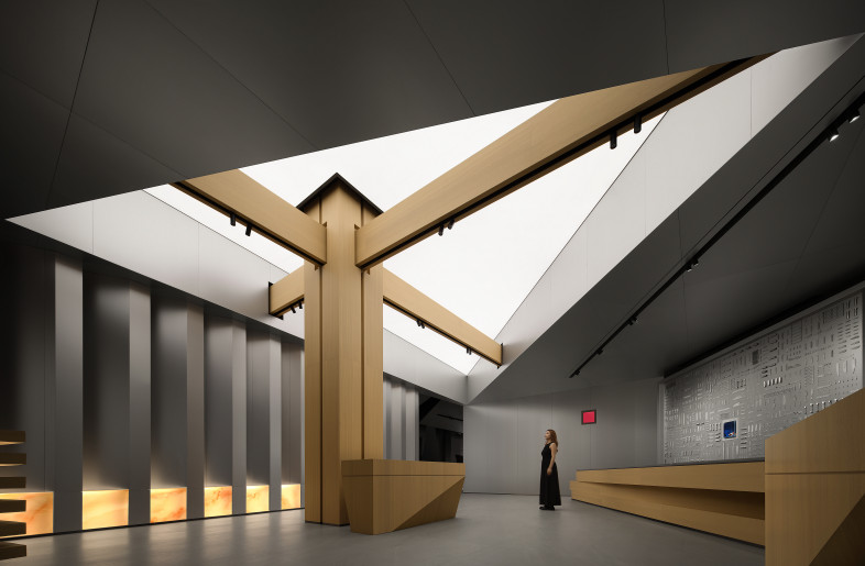The vertices of the top geometry hide the tension that expands outward. In the floor plan, the triangle is not only the basic structure of the space, but also a symbol of pioneering ideas and innovative spirit. - Interior