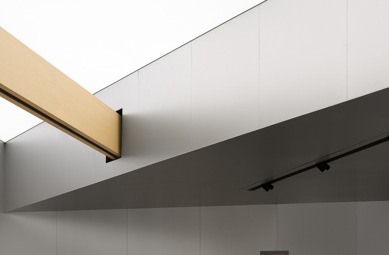 In this triangular space, in a seemingly limited structure, infinite possibilities for expansion and creativity can be found. - Interior