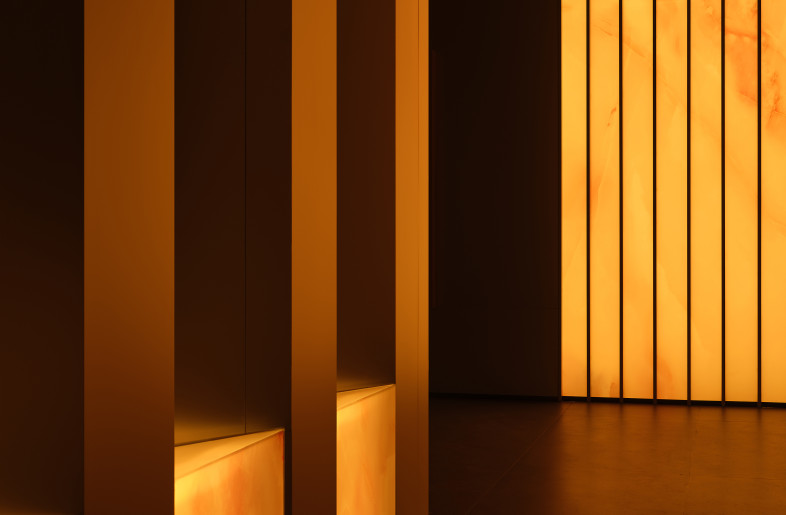 The cutting creates fractures and voids in the morphological epidermis, breaks the visual continuity, and promotes the reorganization of the spatial atmosphere and structure, thereby dissolving the sense of heaviness and closure within the building, and introducing a new rhythm. - Details