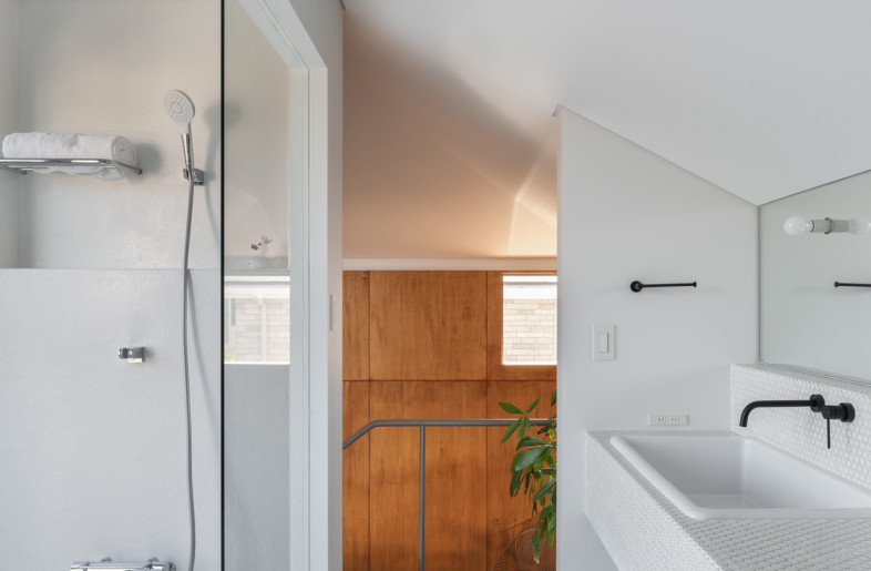Bathroom connected to the roof terrace. Multifunctional space that can also be used as a sunroom. - ToLoLo studio
