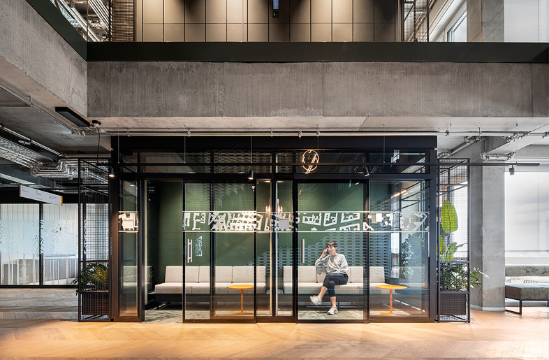 Open ceilings and fair-faced concrete create an industrial charm. - Philip Kottlorz