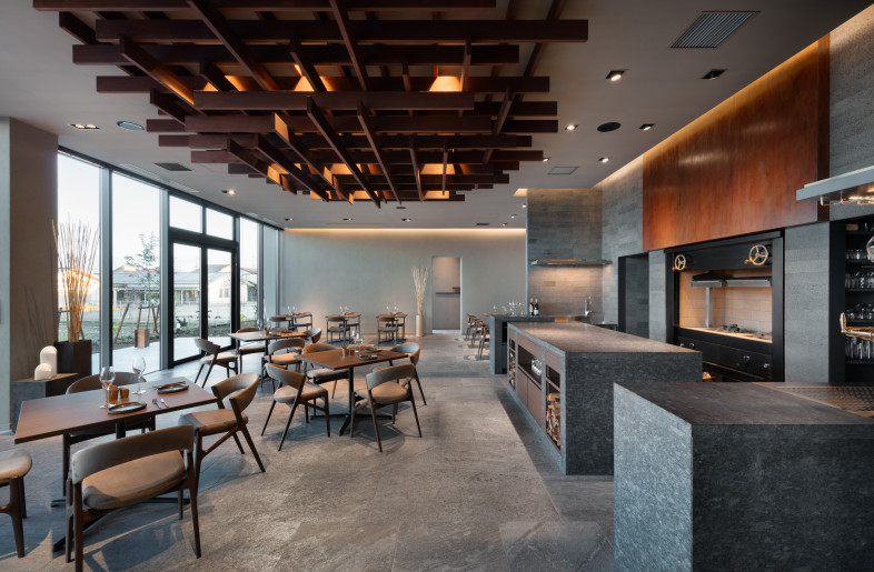 Dining hall - Takumi Ota