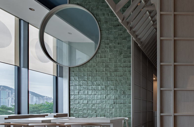 “MOON” feature separates private dining area - Nirut Benjabanpot