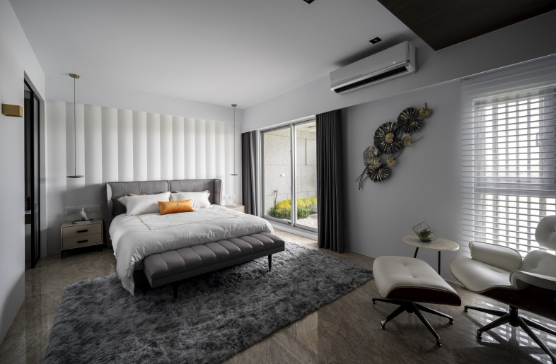 The design of the wall behind creates an interesting visual effect using light and shadow. The unique steel sculpture of lotus leaves ties the spaces together. - More-studio