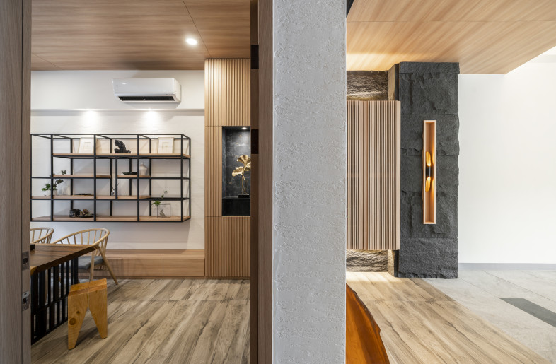 The tearoom features large usage of diatomaceous-earth-based paint with the abilities to absorb car exhaust coming from the garage and control the humidity of the room. - More-studio