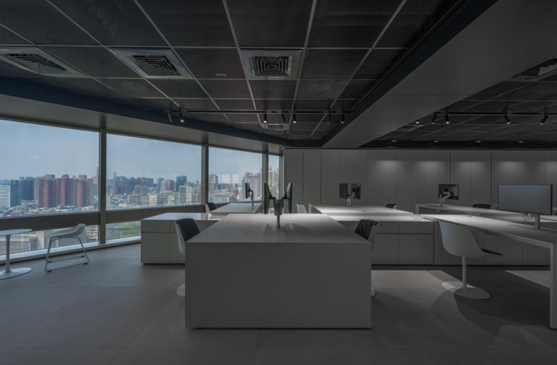 The interior adorned in white offers a contrast visual experience from a broad view outside the window. - AR HER KUO PHOTOGRAPHY STUDIO