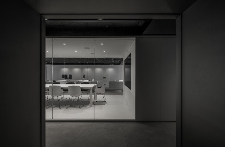 Glass materials make the interior visually penetrated. - AR HER KUO PHOTOGRAPHY STUDIO