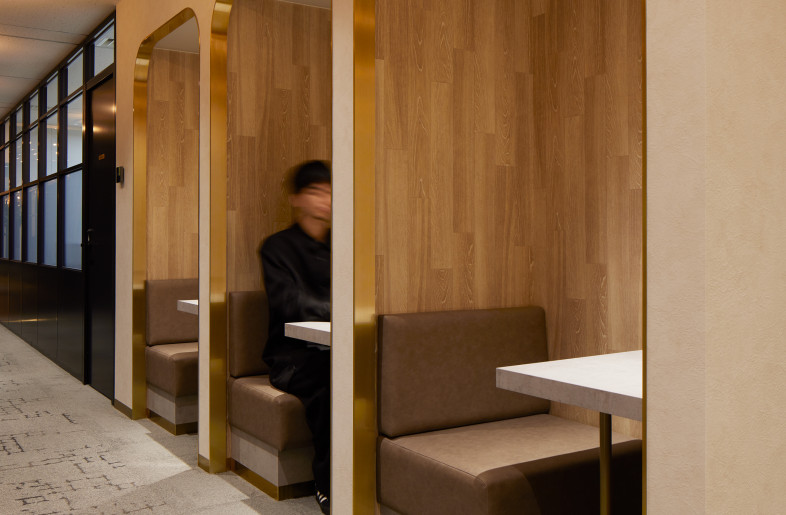 Corridor work spot - Keita Yamamoto