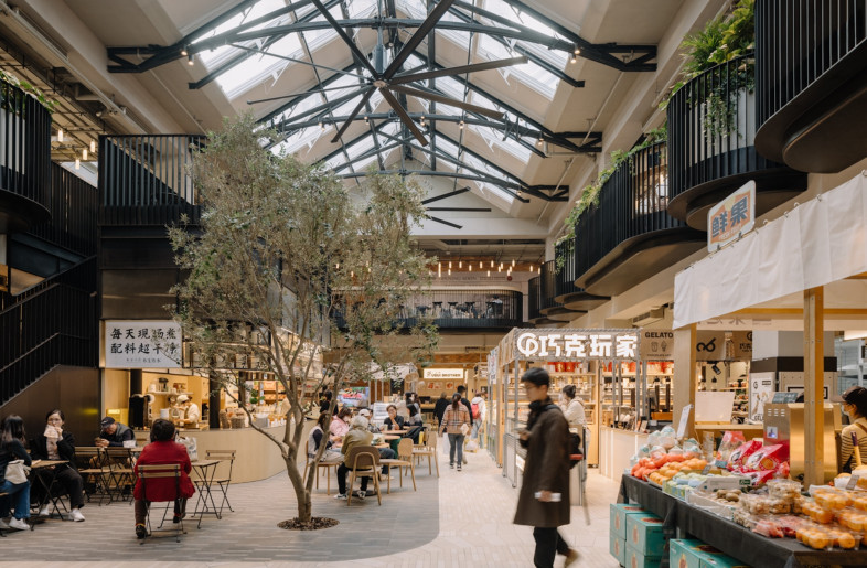 Linehouse conceived the interior of the market as a greenhouse. - Wen Studio