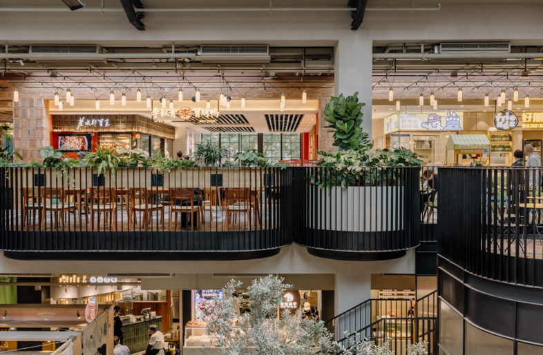 At the centre, a drinks vendor and an integrated staircase create a vertical connection between the market’s different areas. - Wen Studio