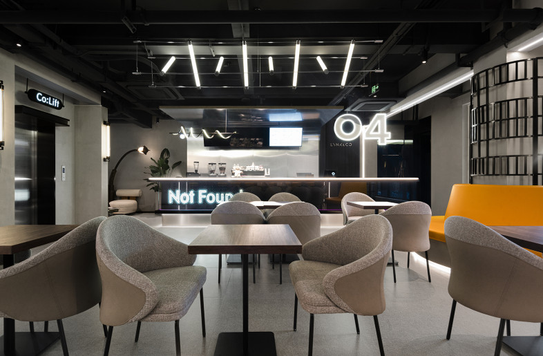 Take a break in the cosy "not found" café on the 4th floor - Wei Li