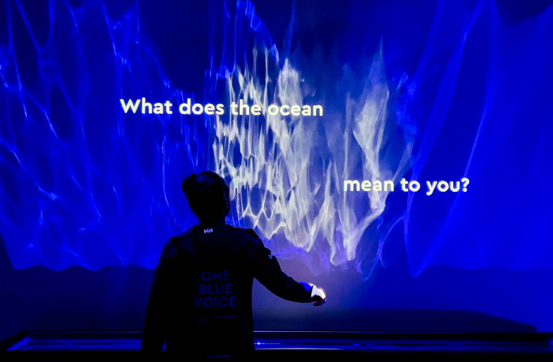 Interacting with the 'airlock' - Tellart
