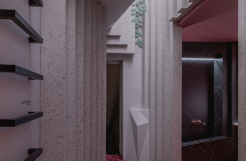 To exit the bunker, there is a ladder that forces you to look up and reconnect with the outside. - Javier de Paz García
