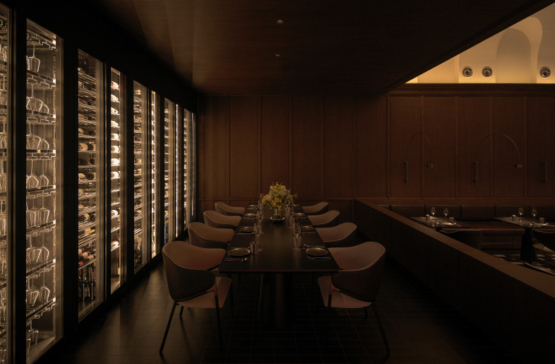 Long table and wine cellar - WAVE.GB