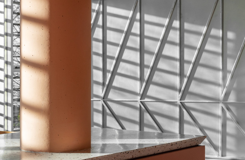 Reflective surfaces in the office highlight water's role in Dutch landscapes - Giovanni Nardi
