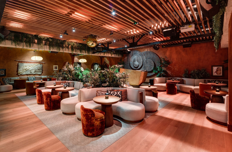 Lounge Club 2 floor - Alex T