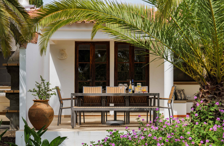 Exterior dining terrace - Kristof Csik