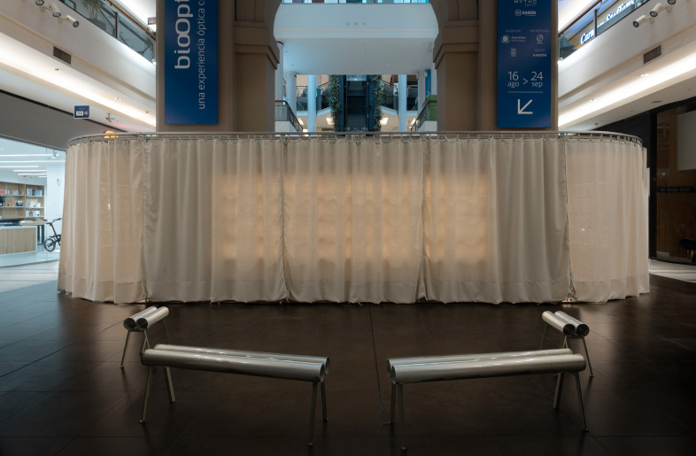 Front view of the Pop Up - Curtains closed, located in Punta Carretas Mall - Juan Andres Nin